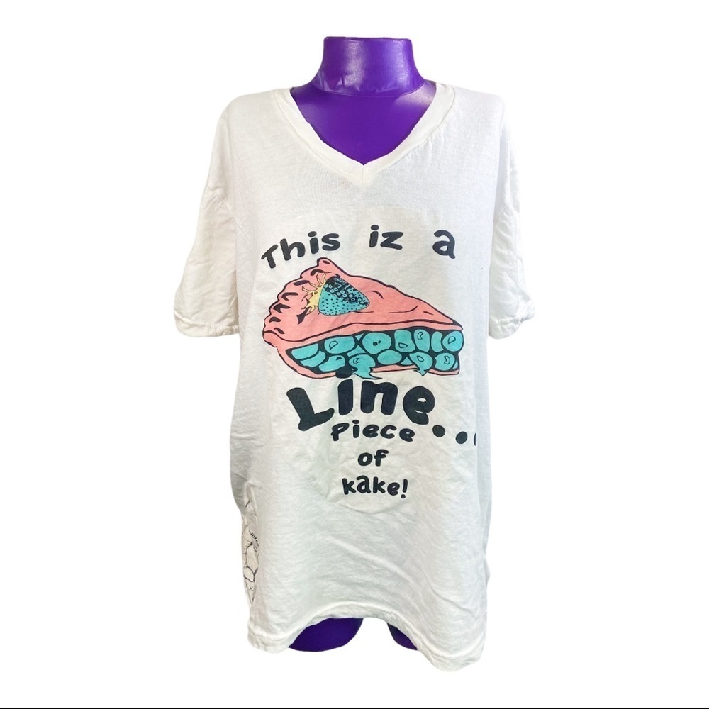 Canvas white graphic vneck tshirt L